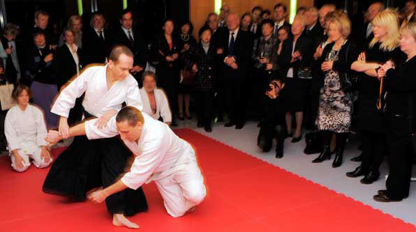 Konsulatthorsgroup596x333px1